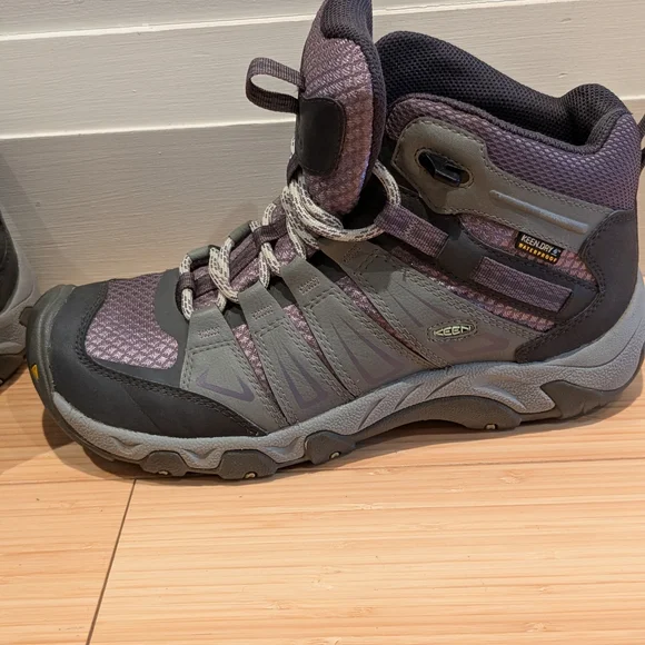 Keen Oakridge Women's Waterproof Hiking Boots - Picture 4 of 11